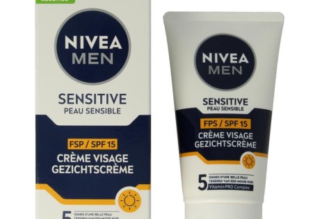 Nivea Men sensitive moistuizer SPF15 (75 Milliliter)